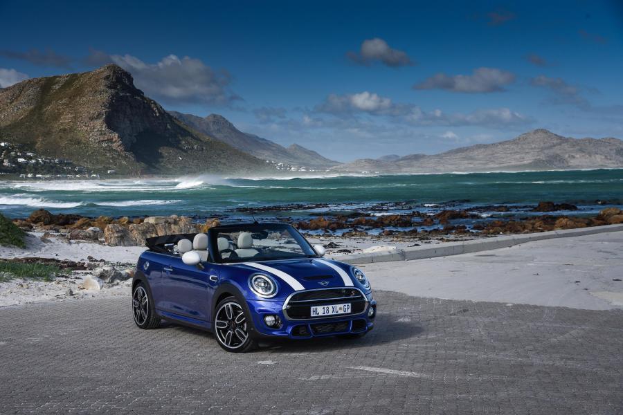  Mini Cooper S Cabrio (F57) 2018 года  (ZA) (фото 9 из 35)